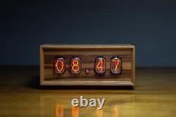 Horloge Nixie rétro minimaliste avec tubes remplaçables IN-12B et boîtier en bois d'origine.