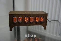 Horloge à tube Nixie IN 12 sur table, rétro, ancienne et vintage pour chambre