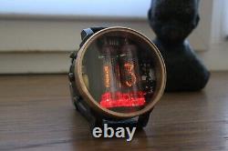 Montre-bracelet à tube NIXIE basée sur l'IN-16 - Batterie -16 mois ou 2K fois.