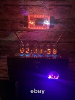 Nixie Horloge In-14 Tube. Un Steampunk. Casquette À Vide Rgb Lit 20 Kv. Verre Uranium Lit