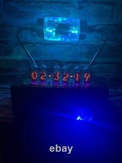 Nixie Horloge In-14 Tube. Un Steampunk. Casquette À Vide Rgb Lit 20 Kv. Verre Uranium Lit