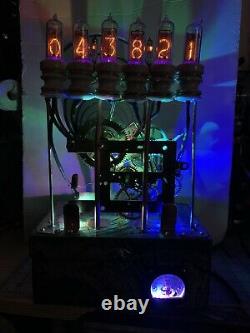 Nixie In-14 Tube Steampunk Horloge. Horloge En Laiton Et Isolants De Porcelaine Réutilisés